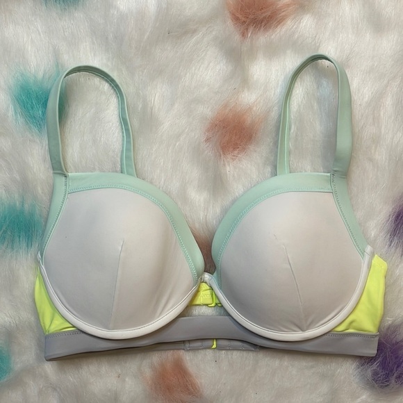 VICTORIA’S Secret‎ Bikini Top - Picture 1 of 7
